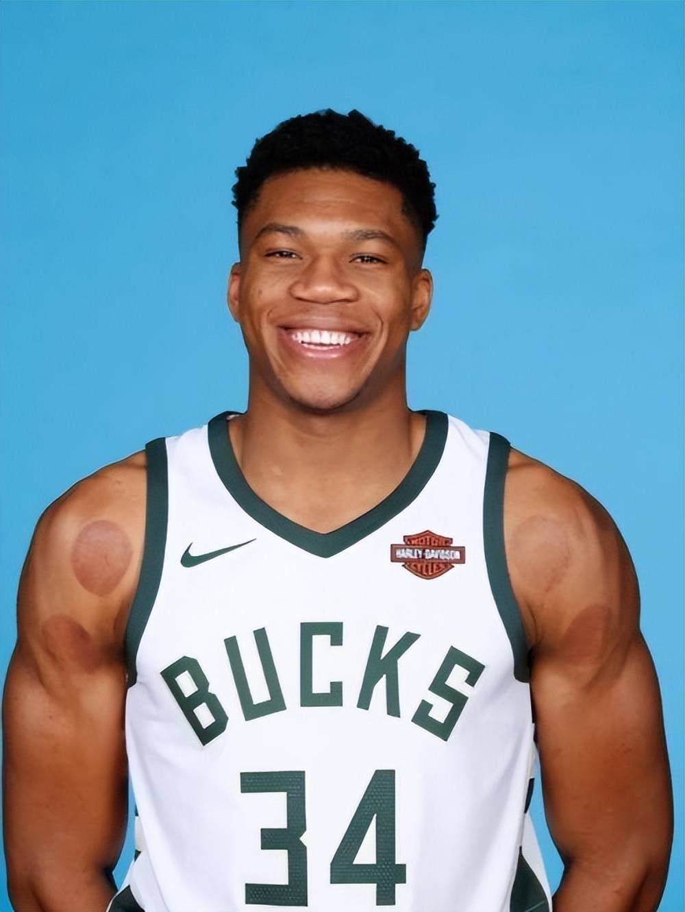 NBA球星生日活动引发球迷热情，互动频繁