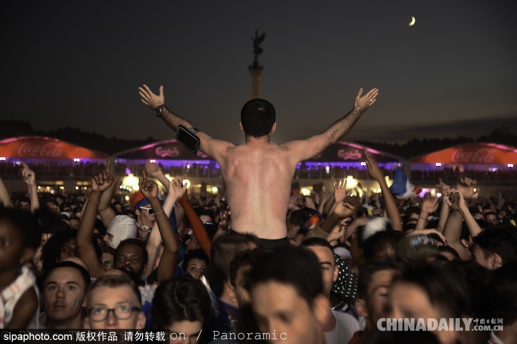 波尔多俱乐部球迷团队举办庆祝活动，声援球队