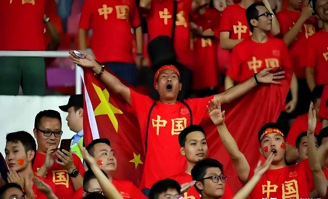 球员们在国际赛场上用实际行动诠释中国足球精神的简单介绍