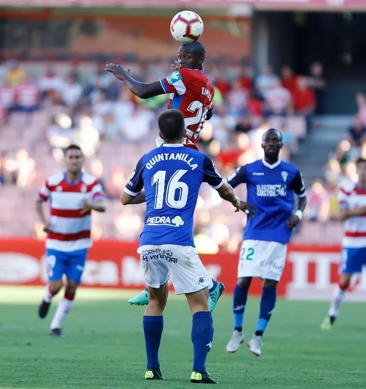 关于科尔多瓦俱乐部在比赛中展现出色的团队合作的信息