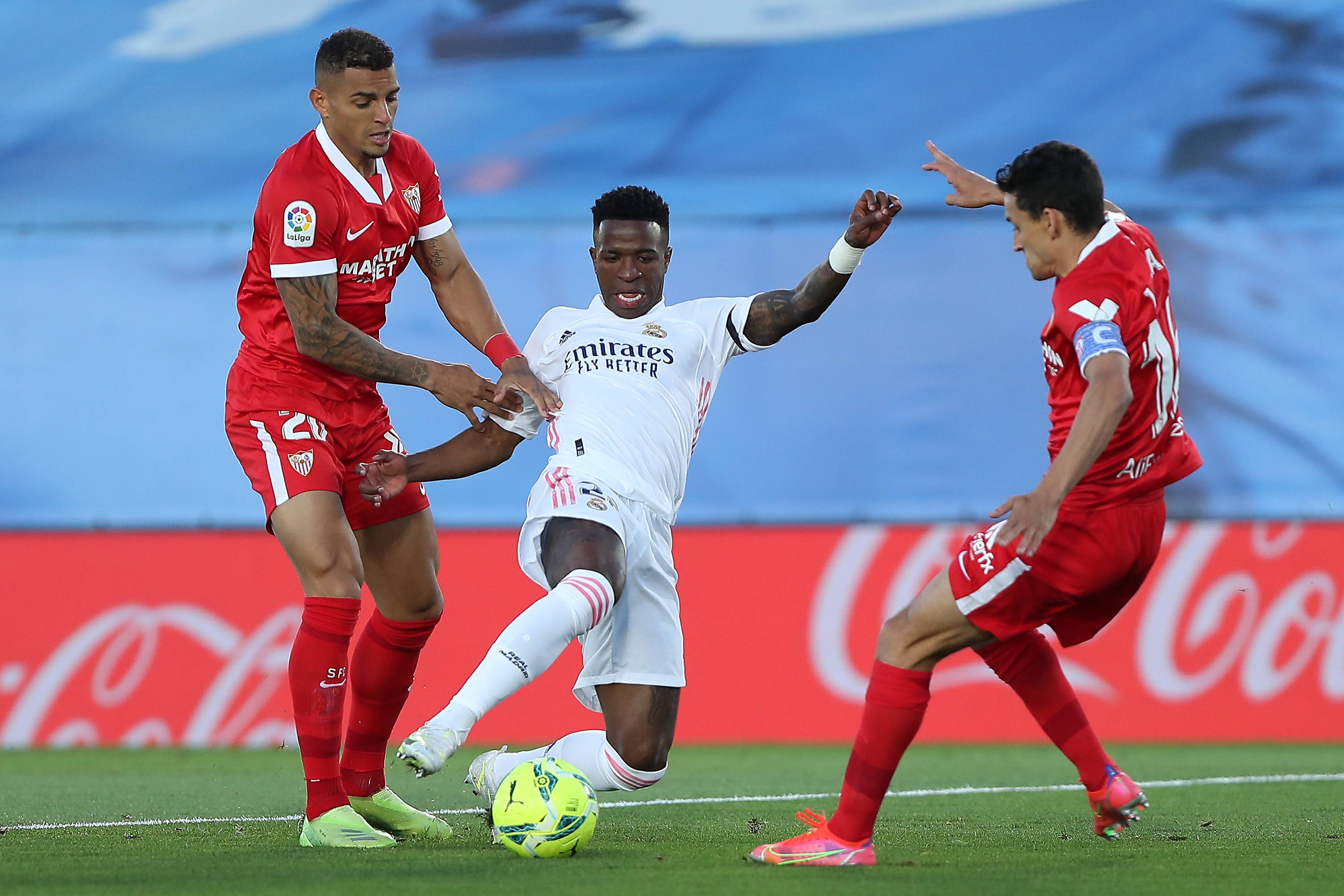 爱游戏官方入口-西班牙国内足坛：塞维利亚队员表现亮眼，球迷猜测是否会转会的简单介绍