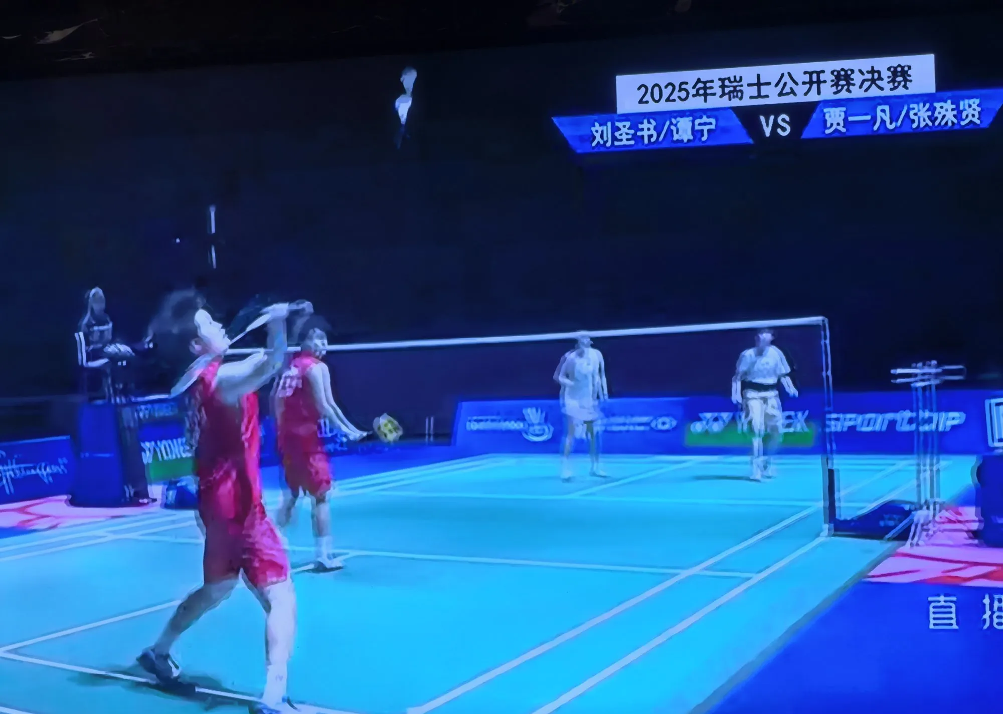 羽毛球女双激烈对决,比分激荡 羽毛球女双激烈对决,比分激荡