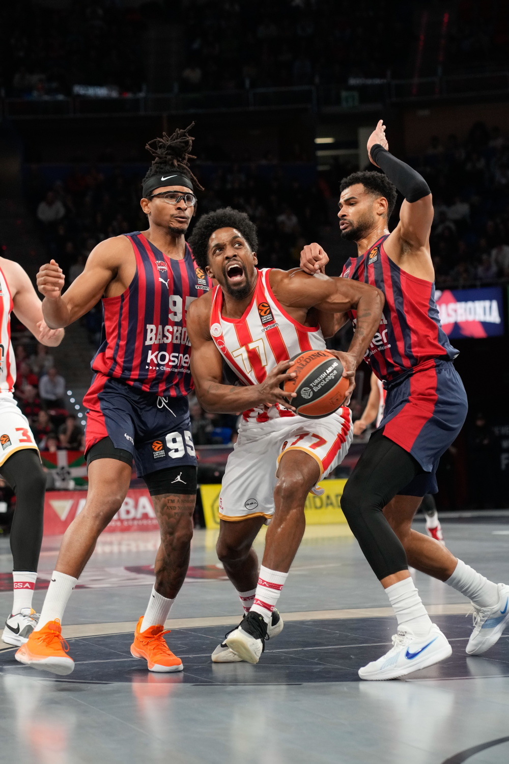 关于美洲顶级篮球赛事掀起热潮，比赛激烈的信息