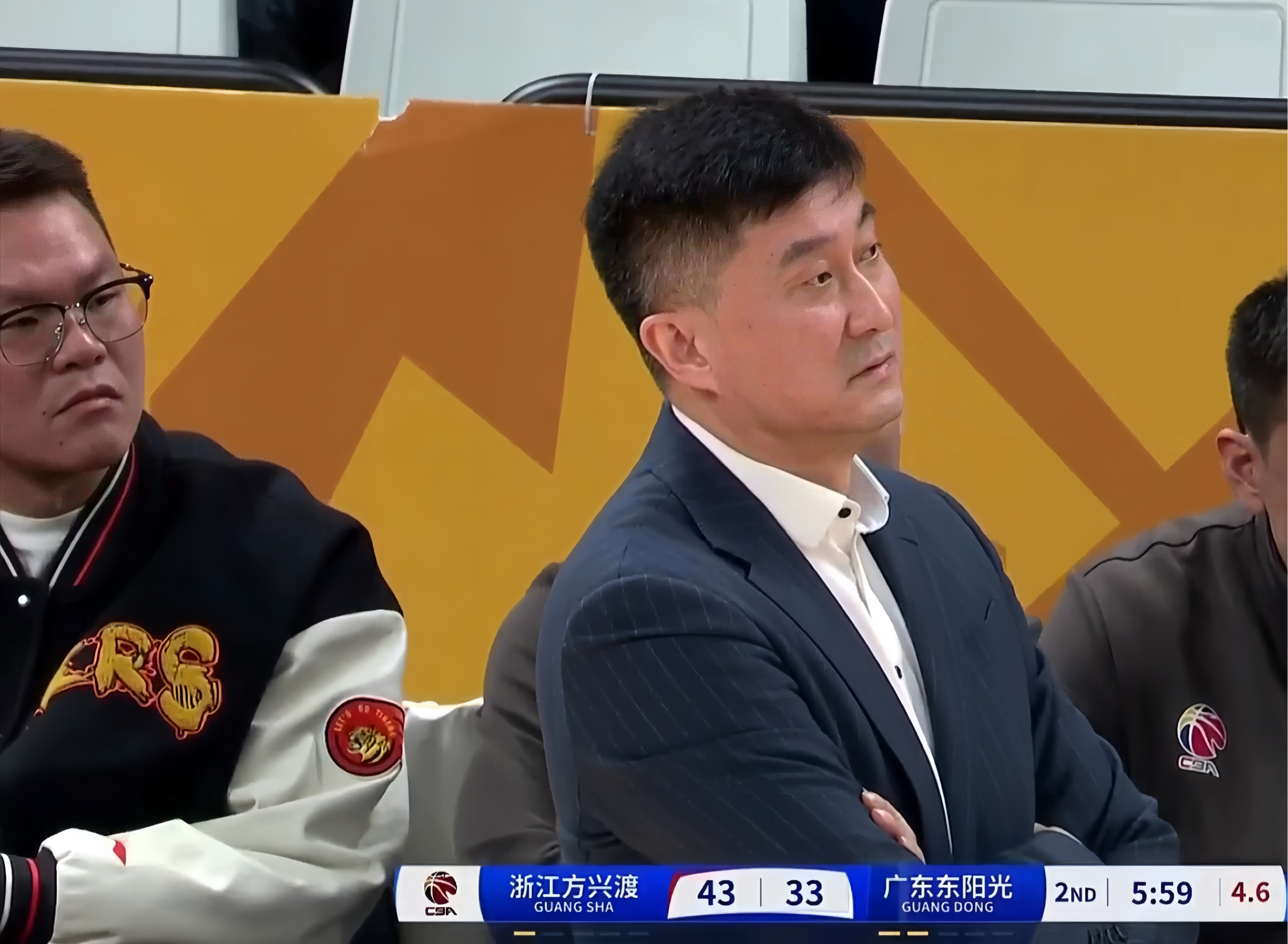 爱游戏中国官网-包含广东男篮球员受伤，离场半场的词条